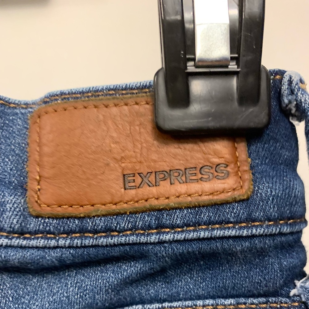 Express Mid Rise Supersoft Ripped Skinny Jeans - Picture 5 of 6